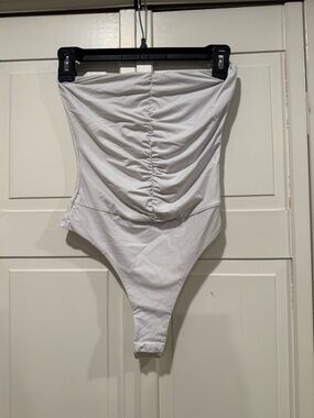 White Fox bodysuit size XS EUC